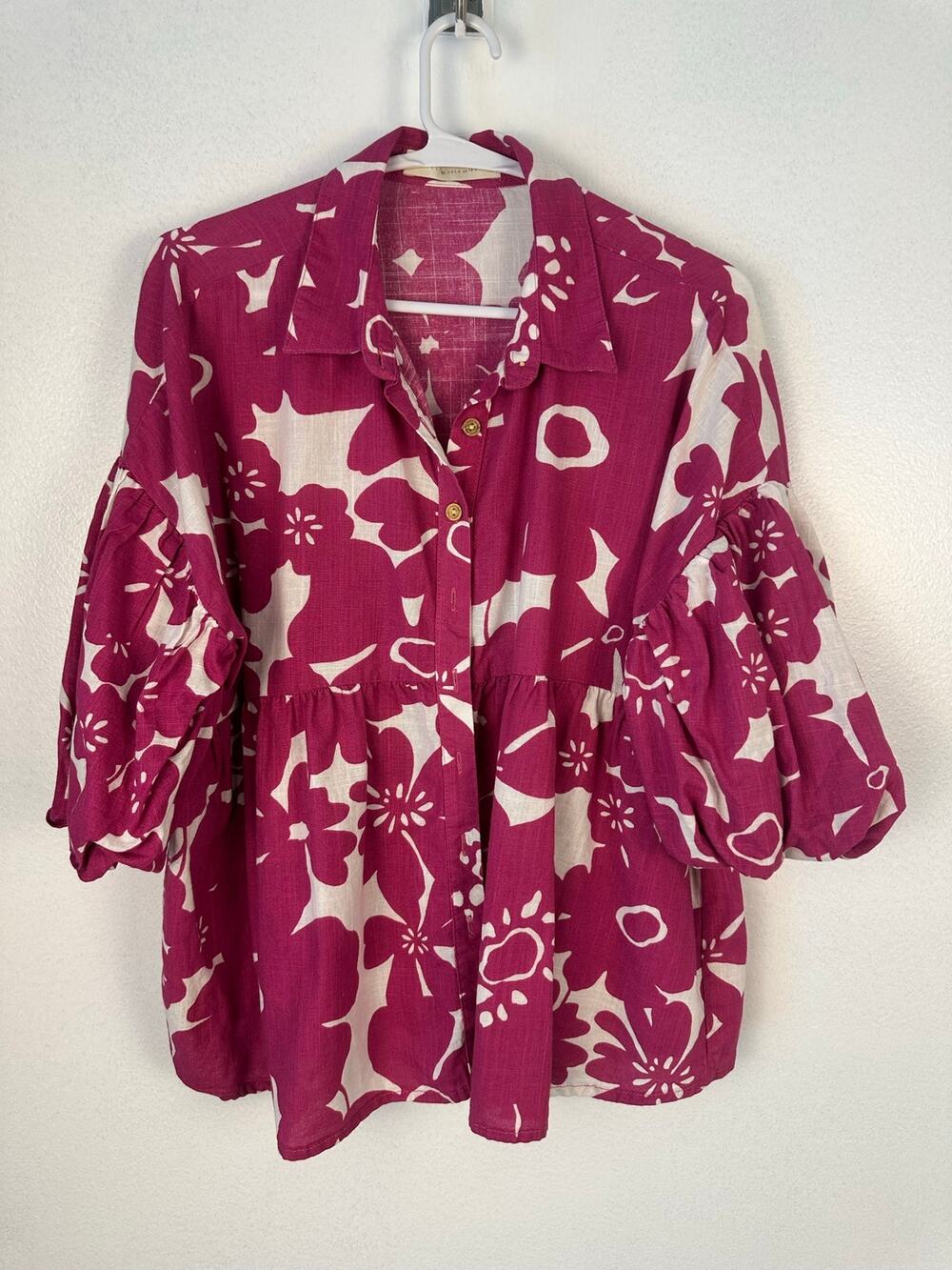 Artitect Women's magenta and white floral top dramatic balloon sleeves Medium